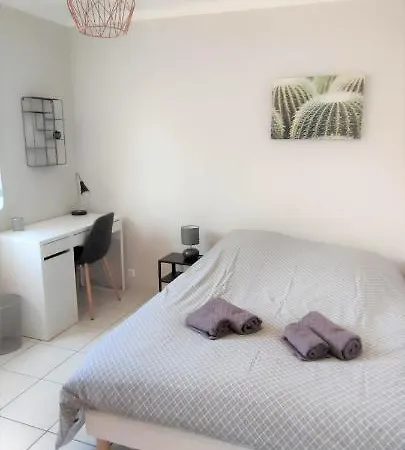 Bel En Centre Ville D'aix Avec 3 Chambres Et Parking Gratuit *