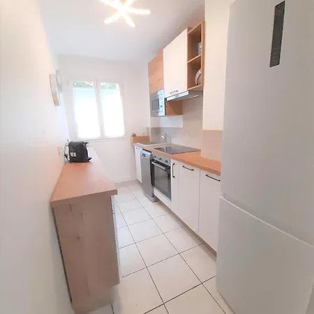 Bel En Centre Ville D'aix Avec 3 Chambres Et Parking Gratuit Appartement